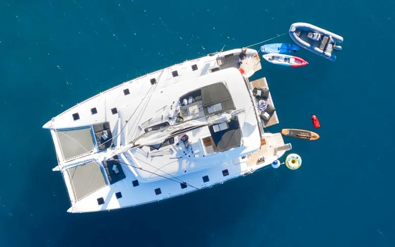 Phantom Yacht Photos Pics 