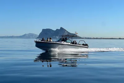 2022 Axopar 28 T-Top
