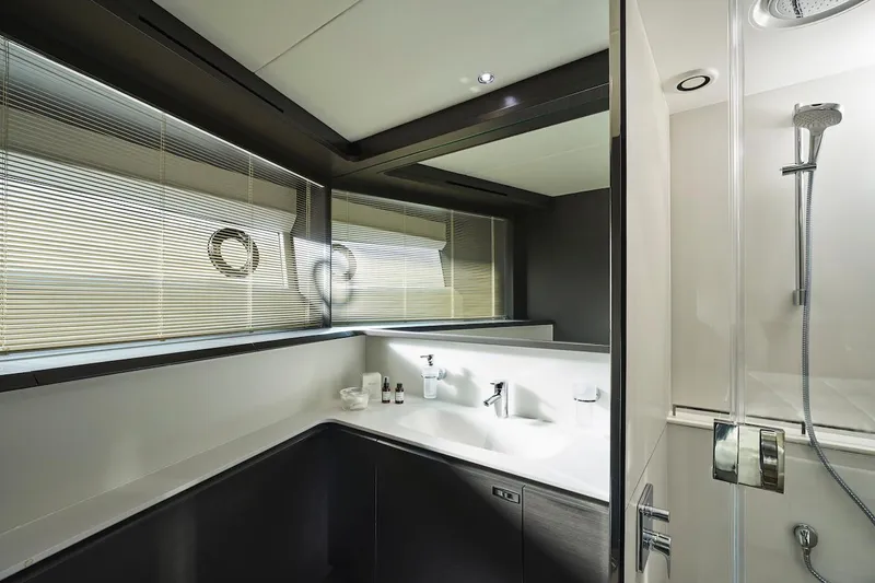  Yacht Photos Pics Forward VIP Bathroom