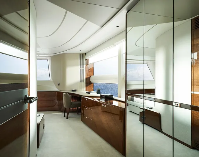  Yacht Photos Pics Entrance to Main Deck Master