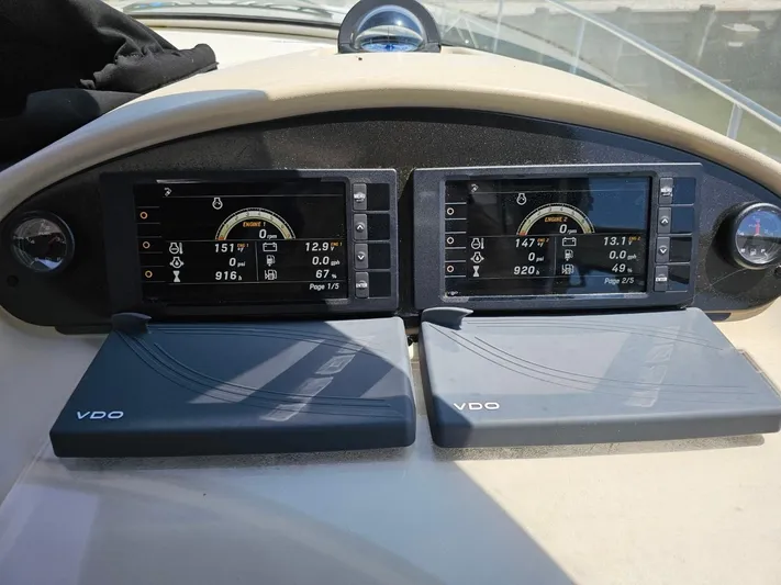  Yacht Photos Pics Dashboard of a 2000 Cruisers 3870 Express boat with dual VDO displays.