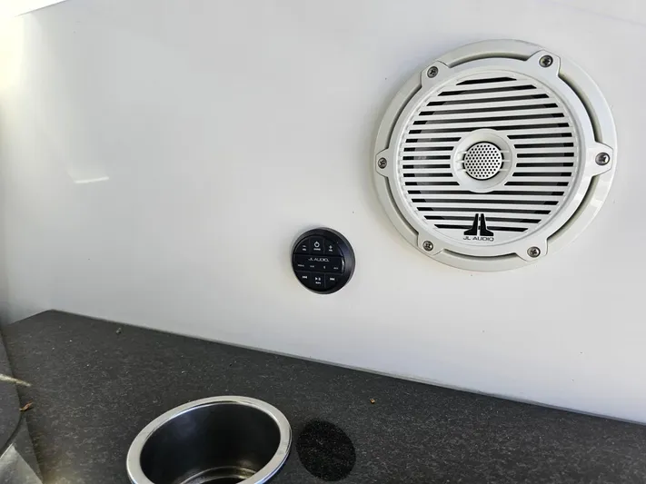  Yacht Photos Pics Speaker and control panel on 2000 Cruisers 3870 Express boat interior.