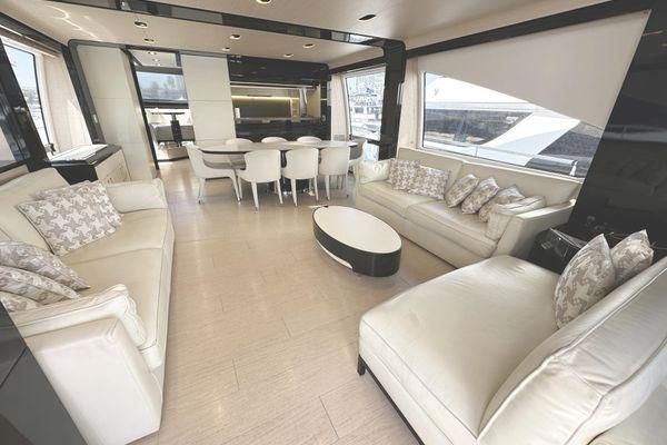 2015 Azimut 82 