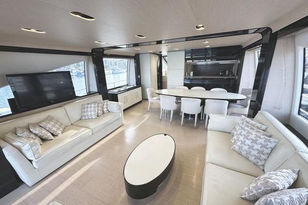 2015 Azimut 82 
