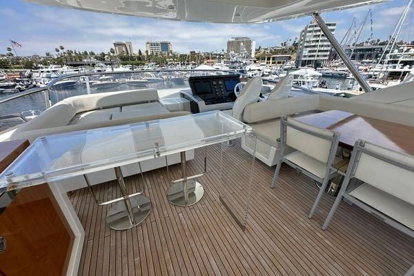 2015 Azimut 82 