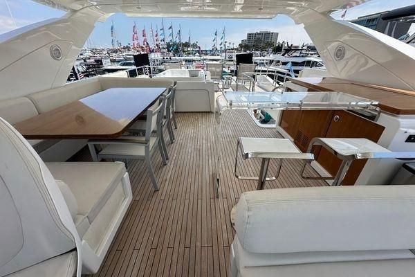 2015 Azimut 82 