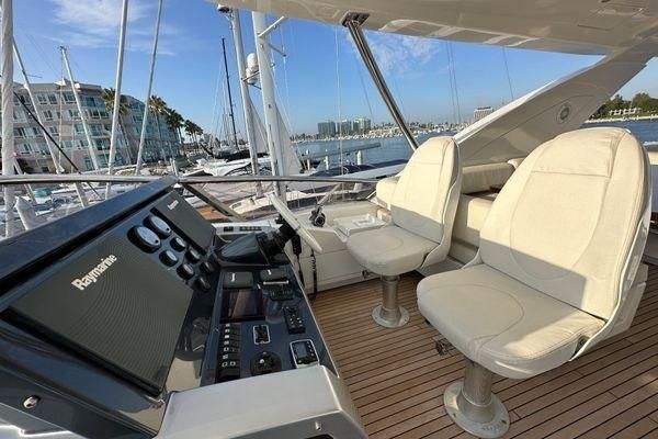 2015 Azimut 82 