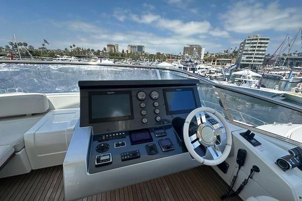 2015 Azimut 82 