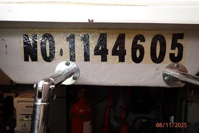  Yacht Photos Pics 2003 Sea Ray 460 Sundancer boat with registration number 1144605, interior view.