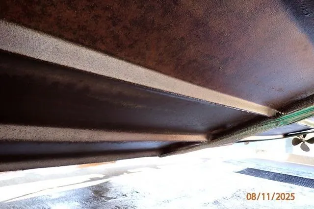  Yacht Photos Pics Underside view of a 2003 Sea Ray 460 Sundancer boat hull.