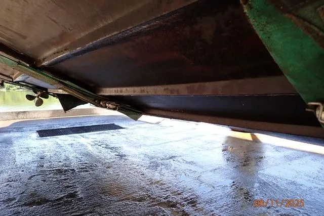  Yacht Photos Pics Underside view of a 2003 Sea Ray 460 Sundancer boat on a trailer.