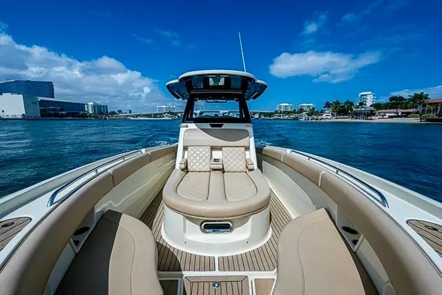  Yacht Photos Pics 2019 Chris-Craft Catalina 30 boat on water, featuring luxurious seating and modern design.
