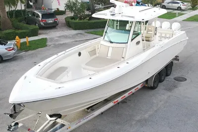 Boston Whaler 350 Outrage
