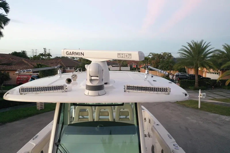  Yacht Photos Pics 2021 Boston Whaler 350 Outrage with Garmin radar and HD2 technology.