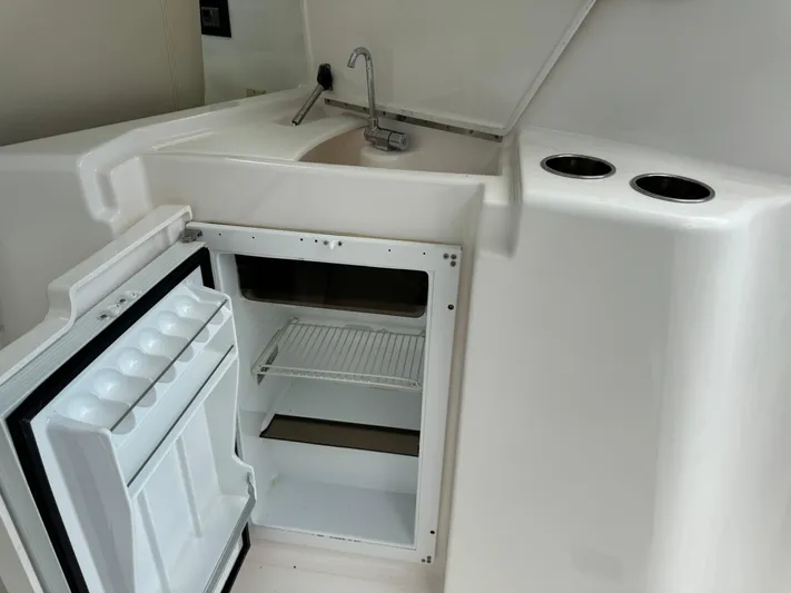 Ost - 39044 Yacht Photos Pics frig in wet bar