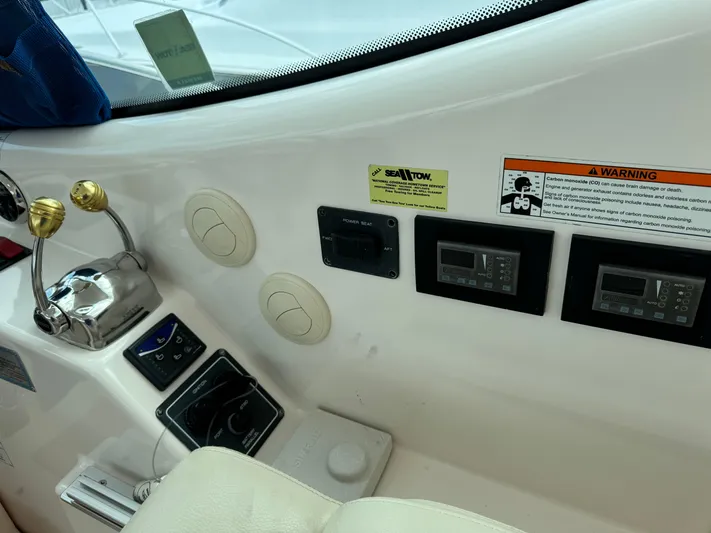 Ost - 39044 Yacht Photos Pics throttles