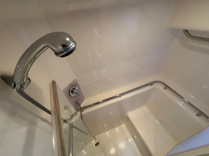 Ost - 39044 Yacht Photos Pics shower