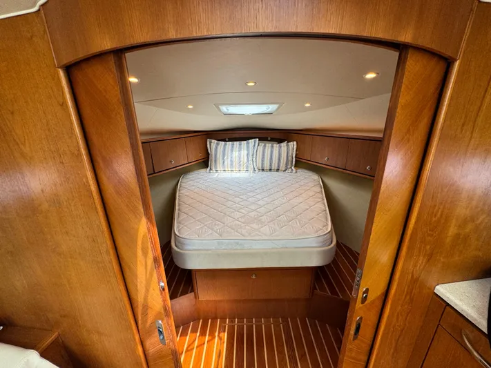 Ost - 39044 Yacht Photos Pics master berth