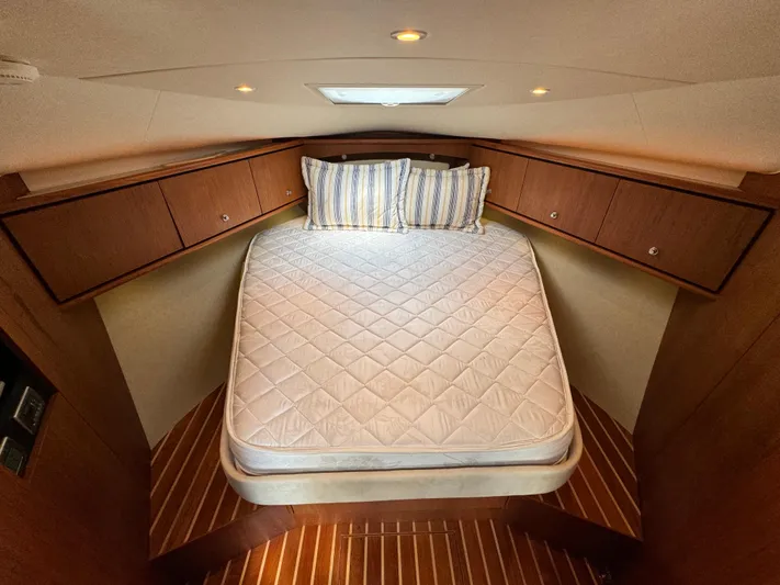 Ost - 39044 Yacht Photos Pics master berth