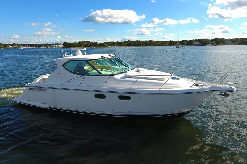 Ost - 39044 Yacht Photos Pics 2008 Tiara Yachts 3900 Sovran cruising on a sunny day.