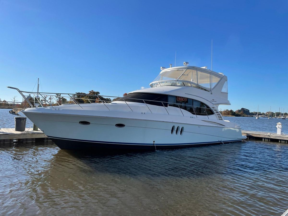 2009 Silverton 52 