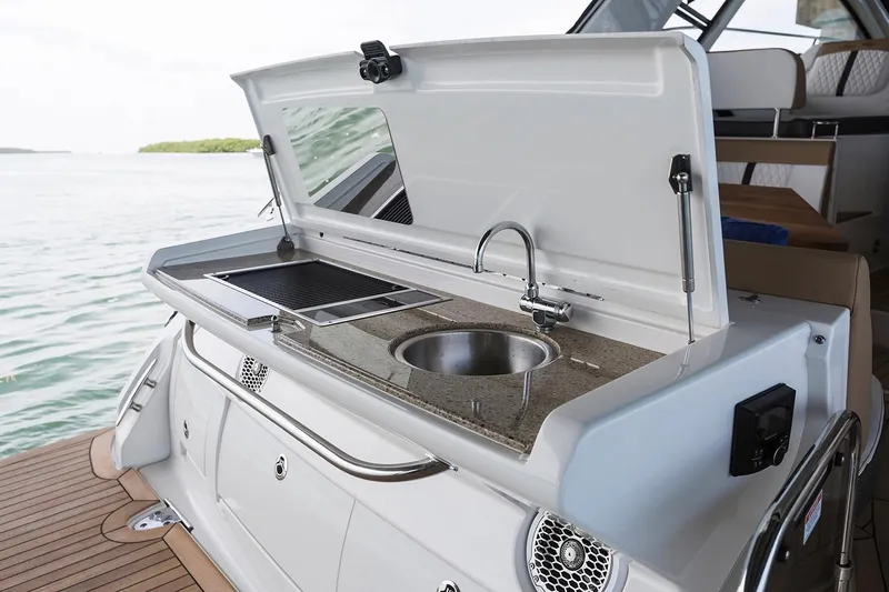  Yacht Photos Pics 2018 Sea Ray Sundancer 350 Coupe outdoor kitchen with sink and grill.