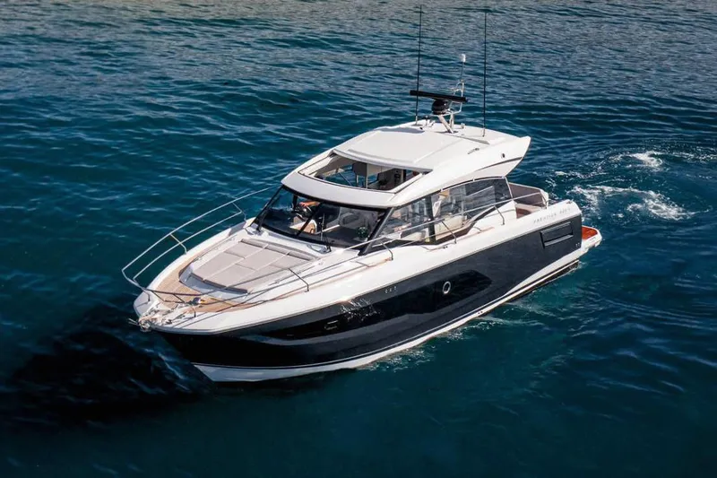  Yacht Photos Pics Manufacturer Provided Image: 2023 Prestige 420 S yacht cruising on blue water.
