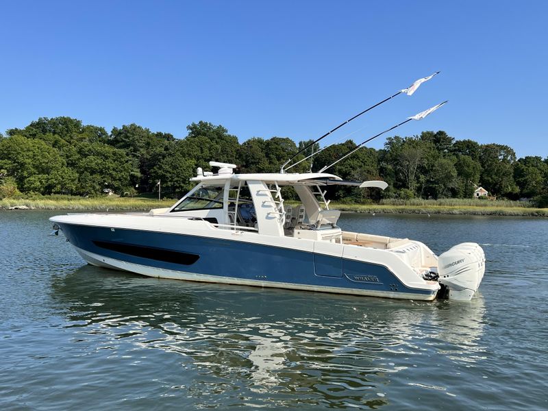 2016 Boston Whaler 420 Outrage