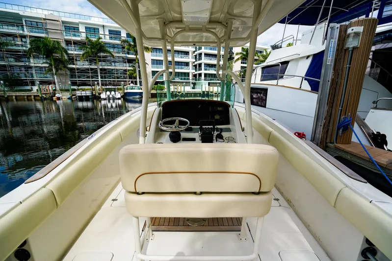 Tender Offer Yacht Photos Pics 2008 Chris-Craft Catalina 29 boat interior at marina, featuring helm and seating.