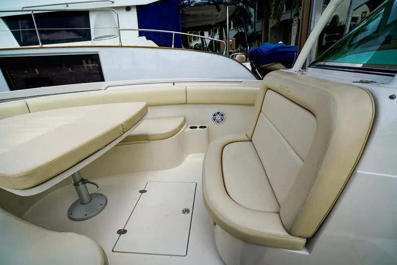 Tender Offer Yacht Photos Pics 2008 Chris-Craft Catalina 29 boat interior with beige seating and table.