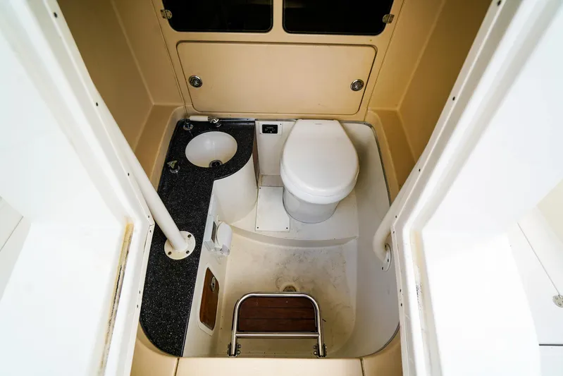 Tender Offer Yacht Photos Pics 2008 Chris-Craft Catalina 29 boat bathroom with toilet and sink.
