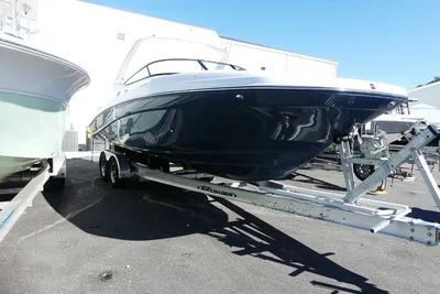 Hurricane sundeck 2690