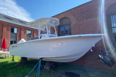 Sea Pro 222 Center Console