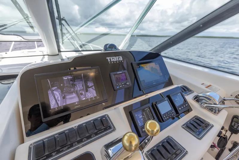 Mutiny Yacht Photos Pics Control panel of a 2004 Tiara Yachts 4200 Open with navigation screens and controls.