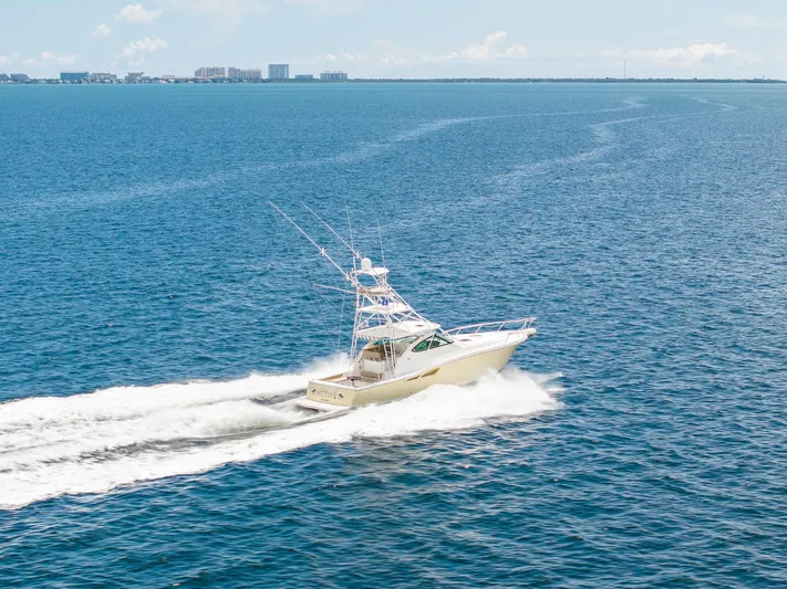 Mutiny Yacht Photos Pics 2004 Tiara Yachts 4200 Open cruising on open water.