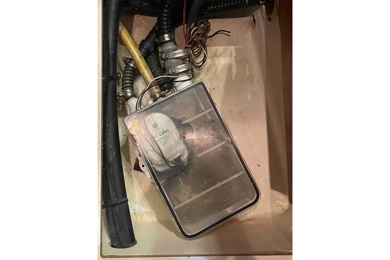 Snail'n Yacht Photos Pics Bilge pump system in 2010 Hunter 45 Center Cockpit sailboat.