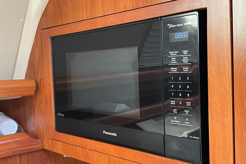Snail'n Yacht Photos Pics Panasonic microwave in 2010 Hunter 45 Center Cockpit yacht kitchen.