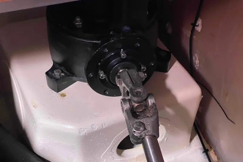 Snail'n Yacht Photos Pics Steering mechanism of a 2010 Hunter 45 Center Cockpit sailboat.