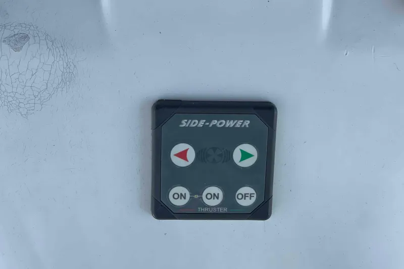 Snail'n Yacht Photos Pics Control panel for Side-Power thruster on 2010 Hunter 45 Center Cockpit yacht.