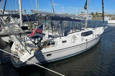 2010 Hunter 45 Center Cockpit
