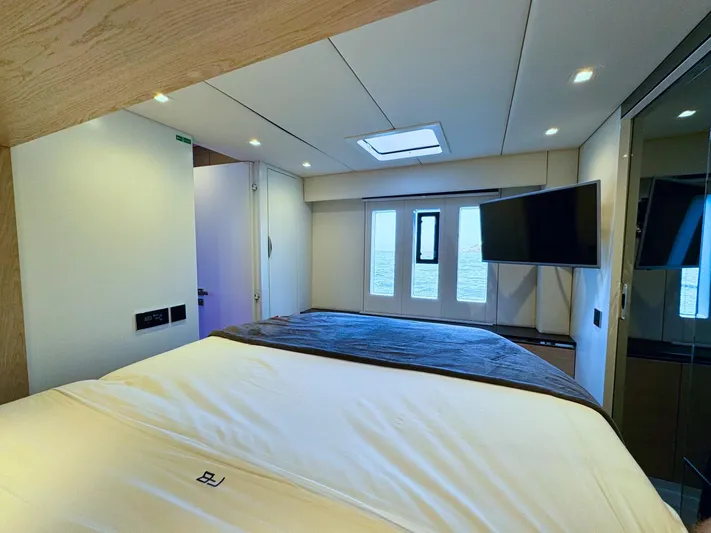 Feel The Blue Yacht Photos Pics Luxurious Sunreef 60 yacht bedroom interior, 2018 model, featuring modern design and ocean view.