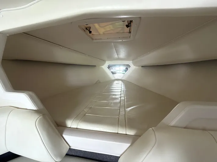  Yacht Photos Pics Interior cabin of a 2000 Fountain Lightning boat, featuring white leather seating.