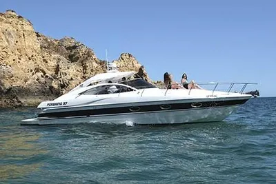 Pershing 37