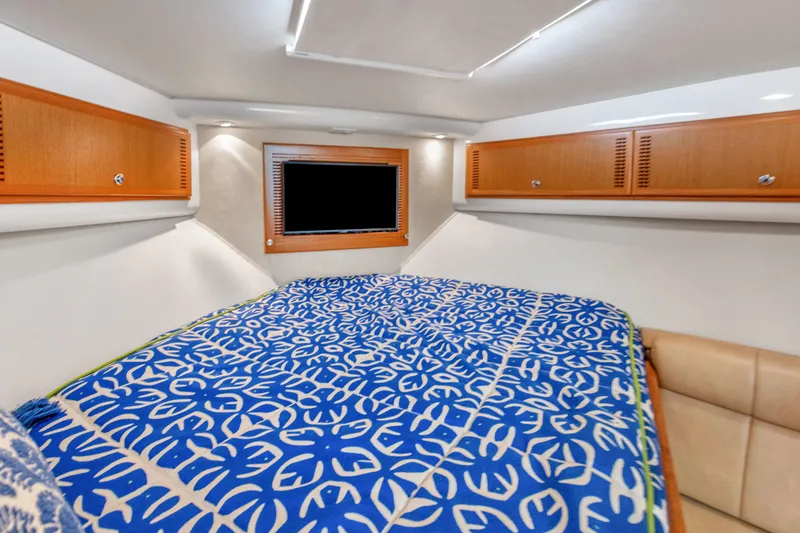 B Reel Yacht Photos Pics 2008 32 Cabo 32 Express B Reel Cabin