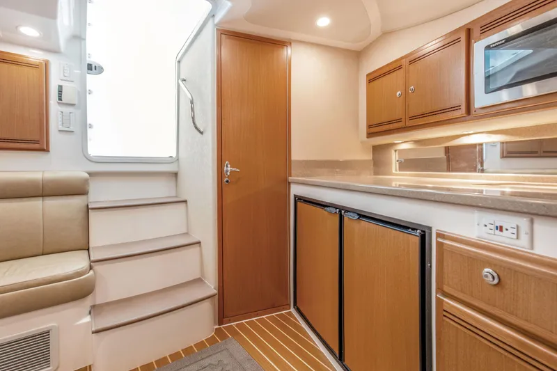 B Reel Yacht Photos Pics 2008 32 Cabo 32 Express B Reel Cabin