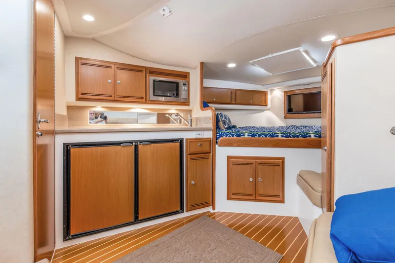 B Reel Yacht Photos Pics 2008 32 Cabo 32 Express B Reel Cabin