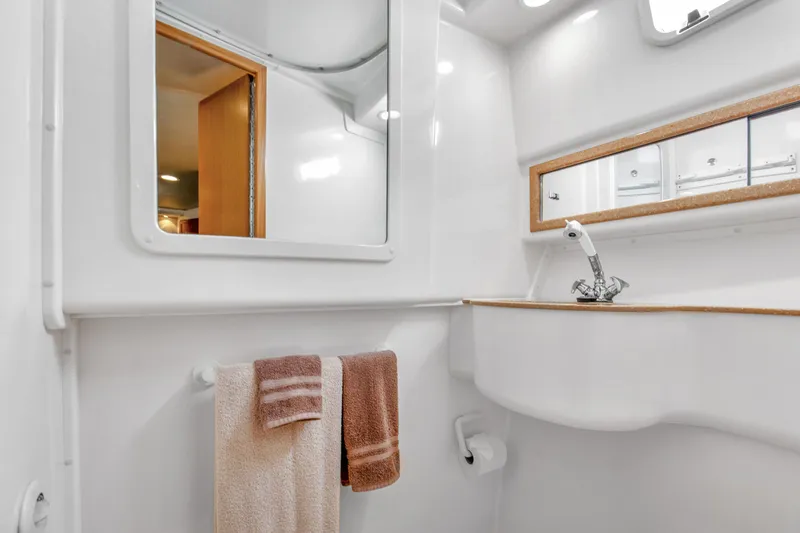 B Reel Yacht Photos Pics 2008 32 Cabo 32 Express B Reel Head