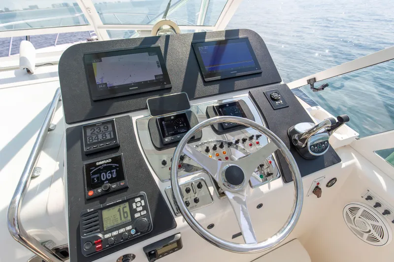 B Reel Yacht Photos Pics 2008 32 Cabo 32 Express B Reel Helm