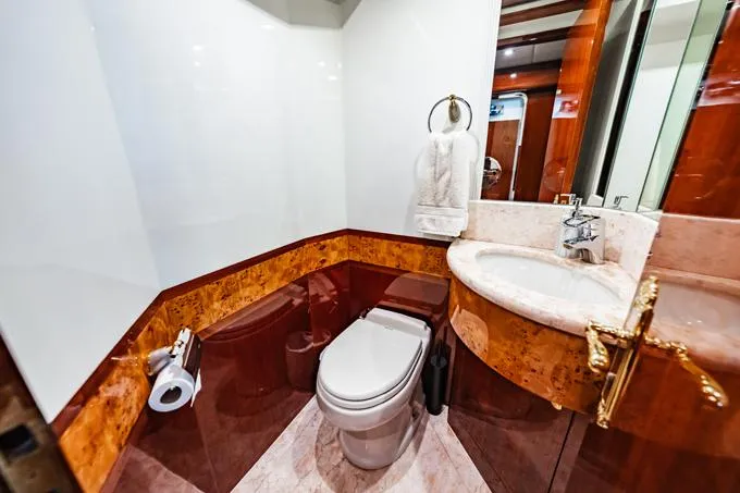 Southern Belle Yacht Photos Pics Day Head