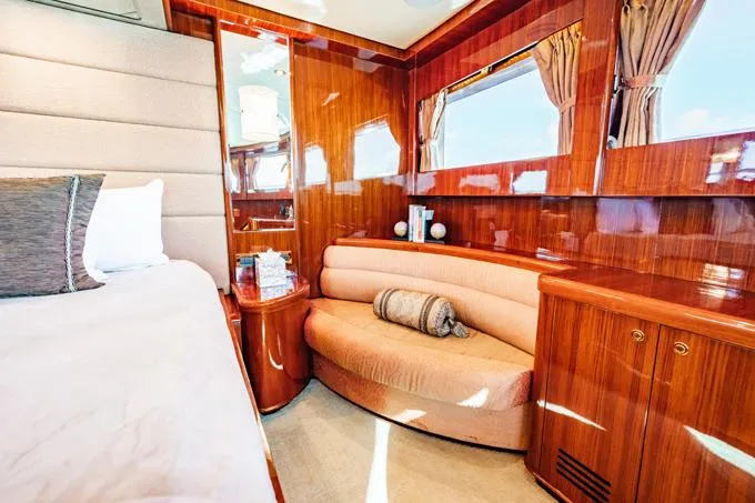 Southern Belle Yacht Photos Pics Master Settee